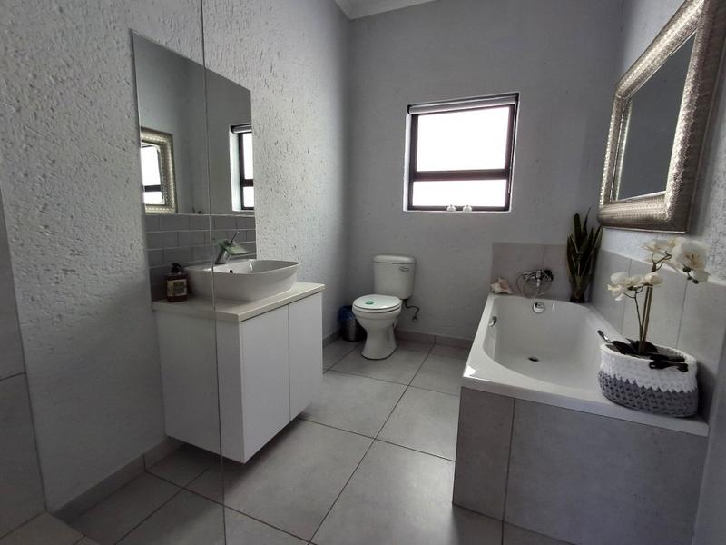 3 Bedroom Property for Sale in Da Gama Bay Western Cape